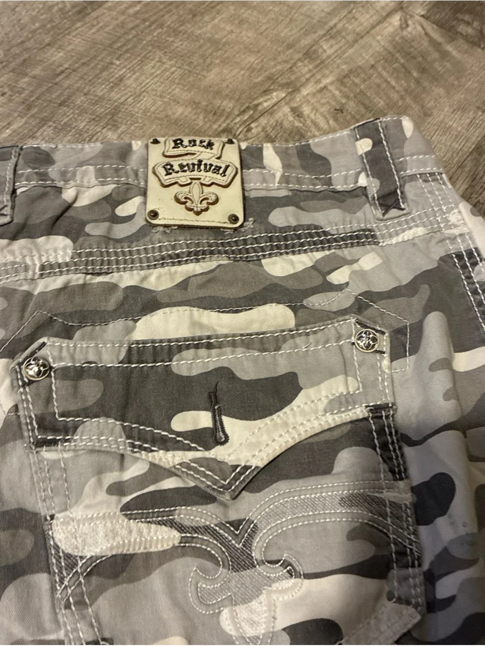 Rock Revival Arctic Camo Gray Cargo Shorts SZ 42 Vintage Pre Owned Used Rare